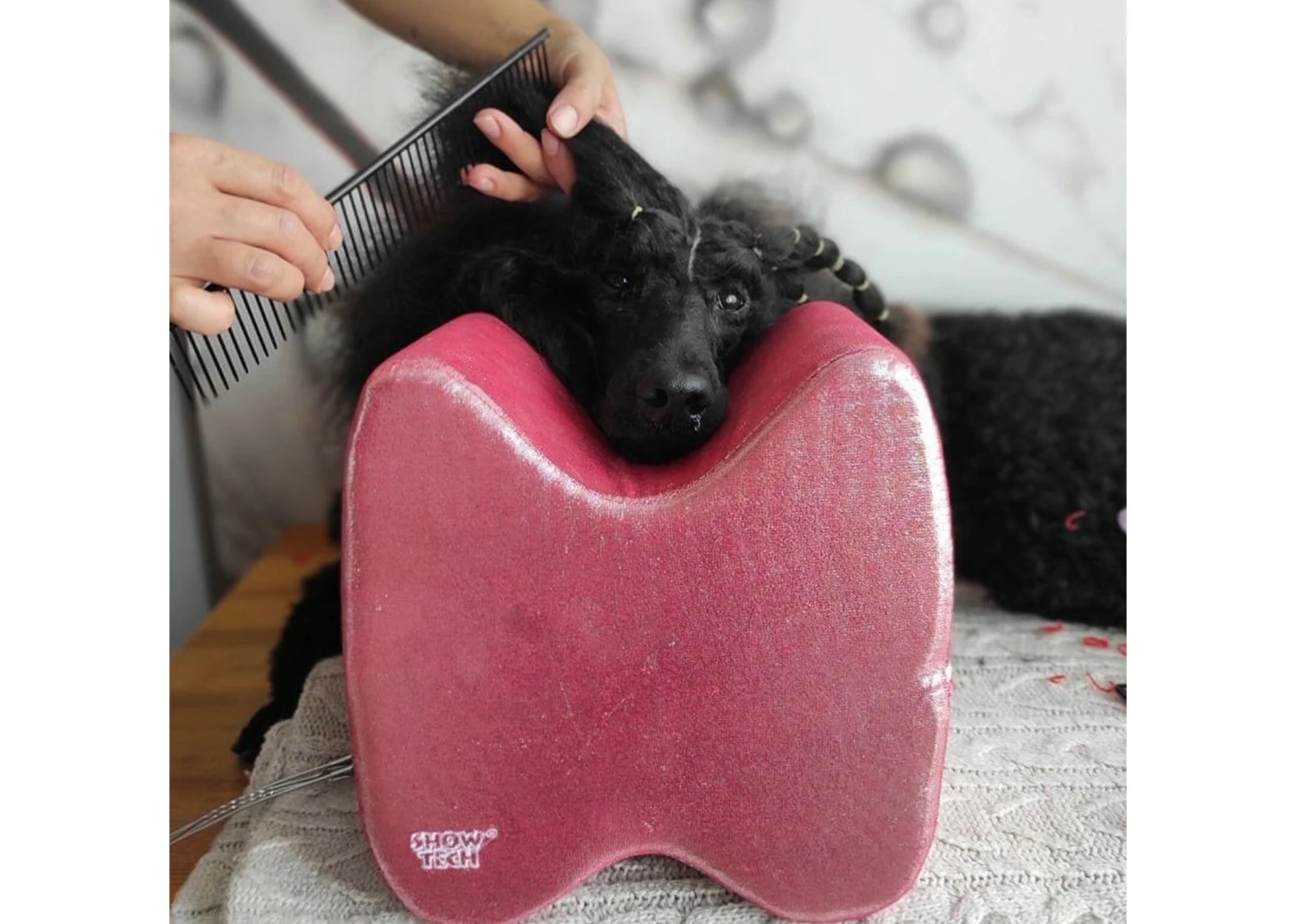 Show Tech Topknot Cushion Glitzy Black - S - Image 5